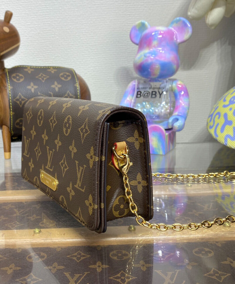 Louis Vuitton Wallet On Chain Lily M82509 Brown